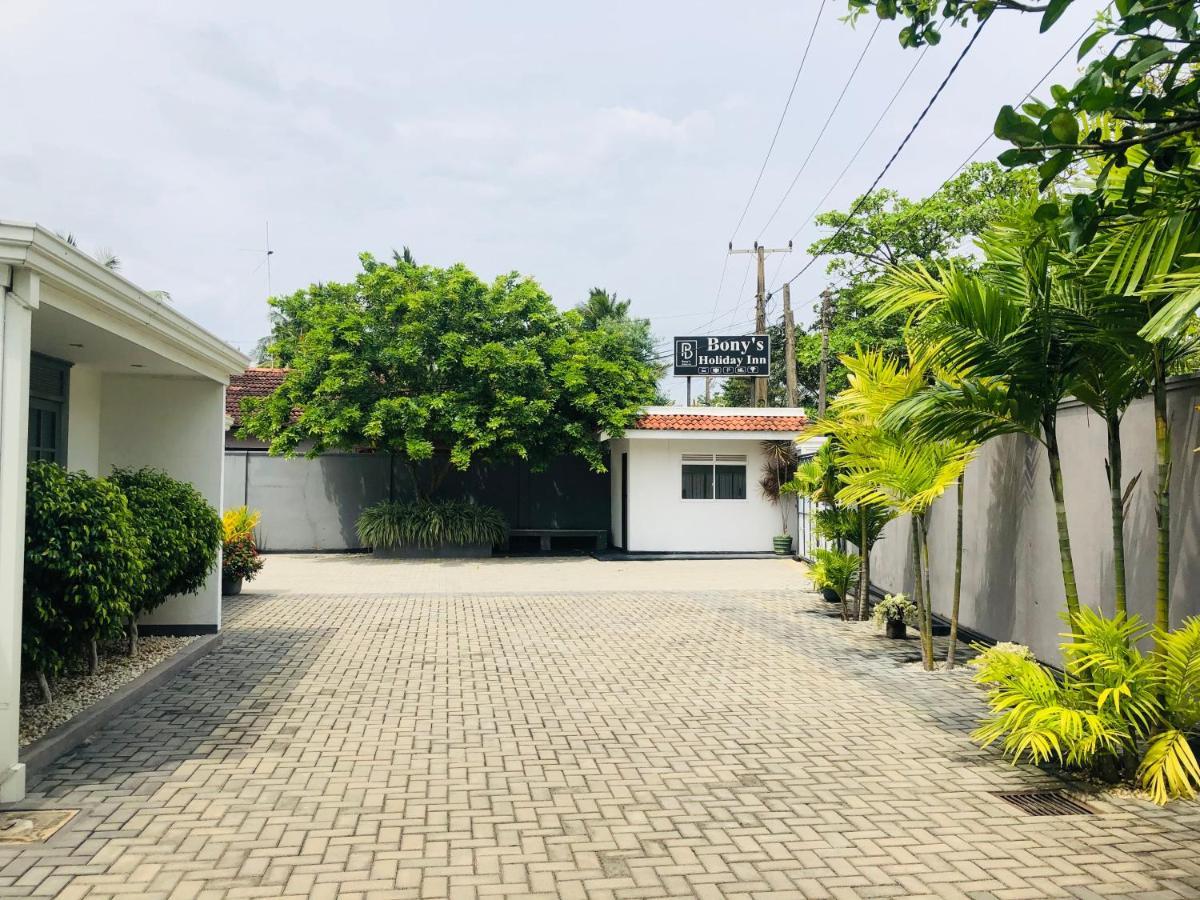 Bony'S Holiday Inn Negombo Esterno foto