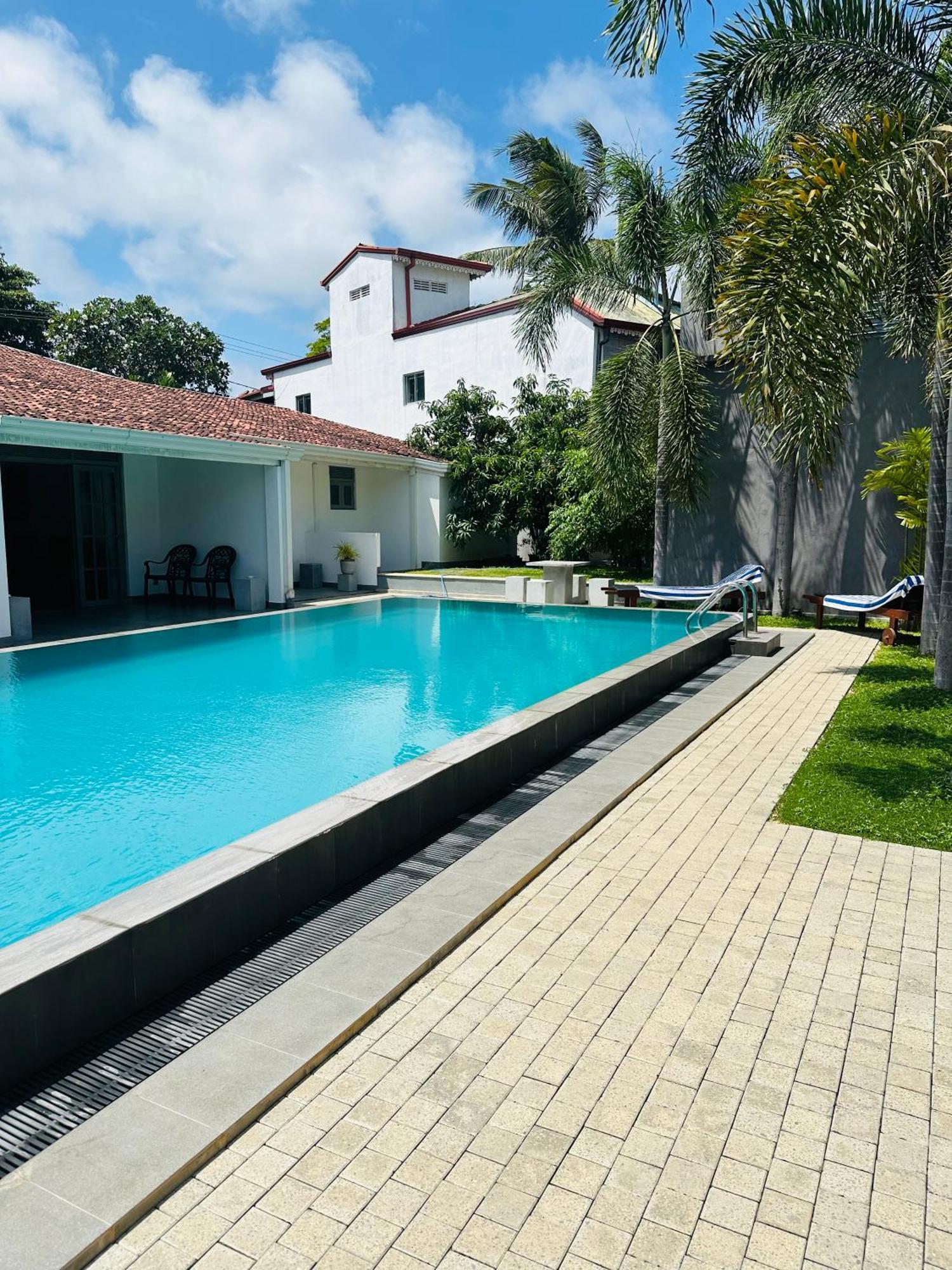 Bony'S Holiday Inn Negombo Esterno foto