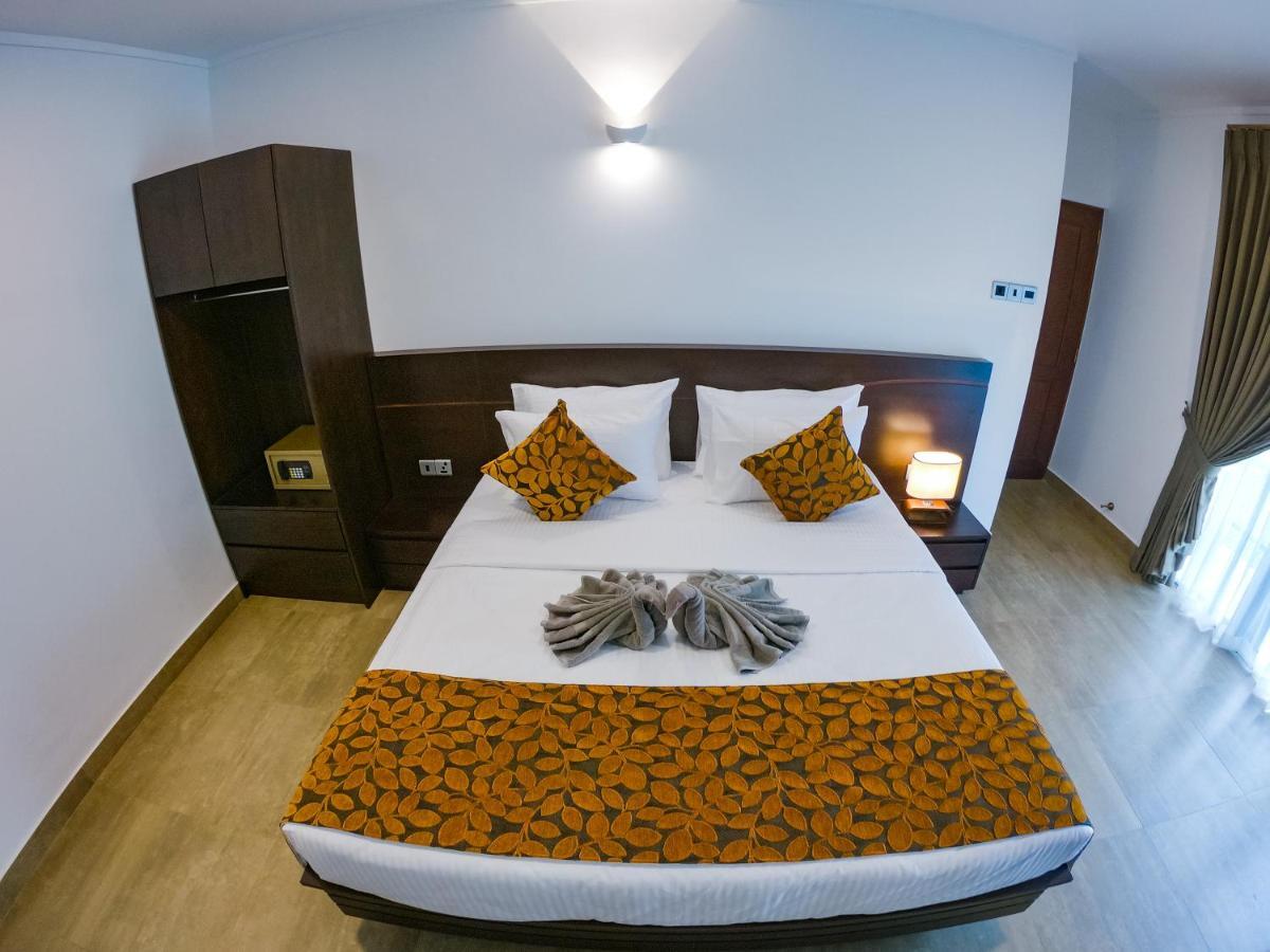 Bony'S Holiday Inn Negombo Esterno foto