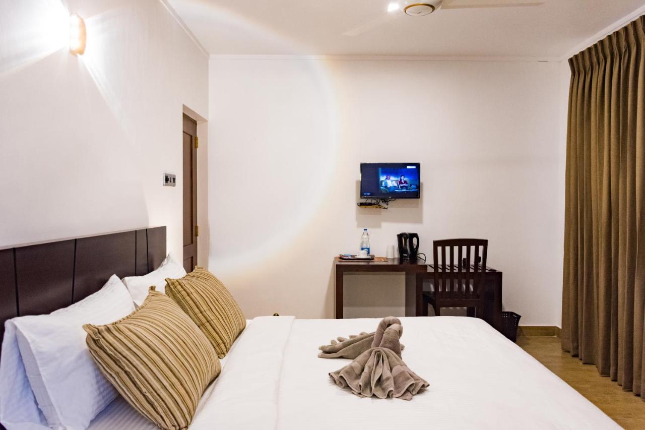 Bony'S Holiday Inn Negombo Esterno foto