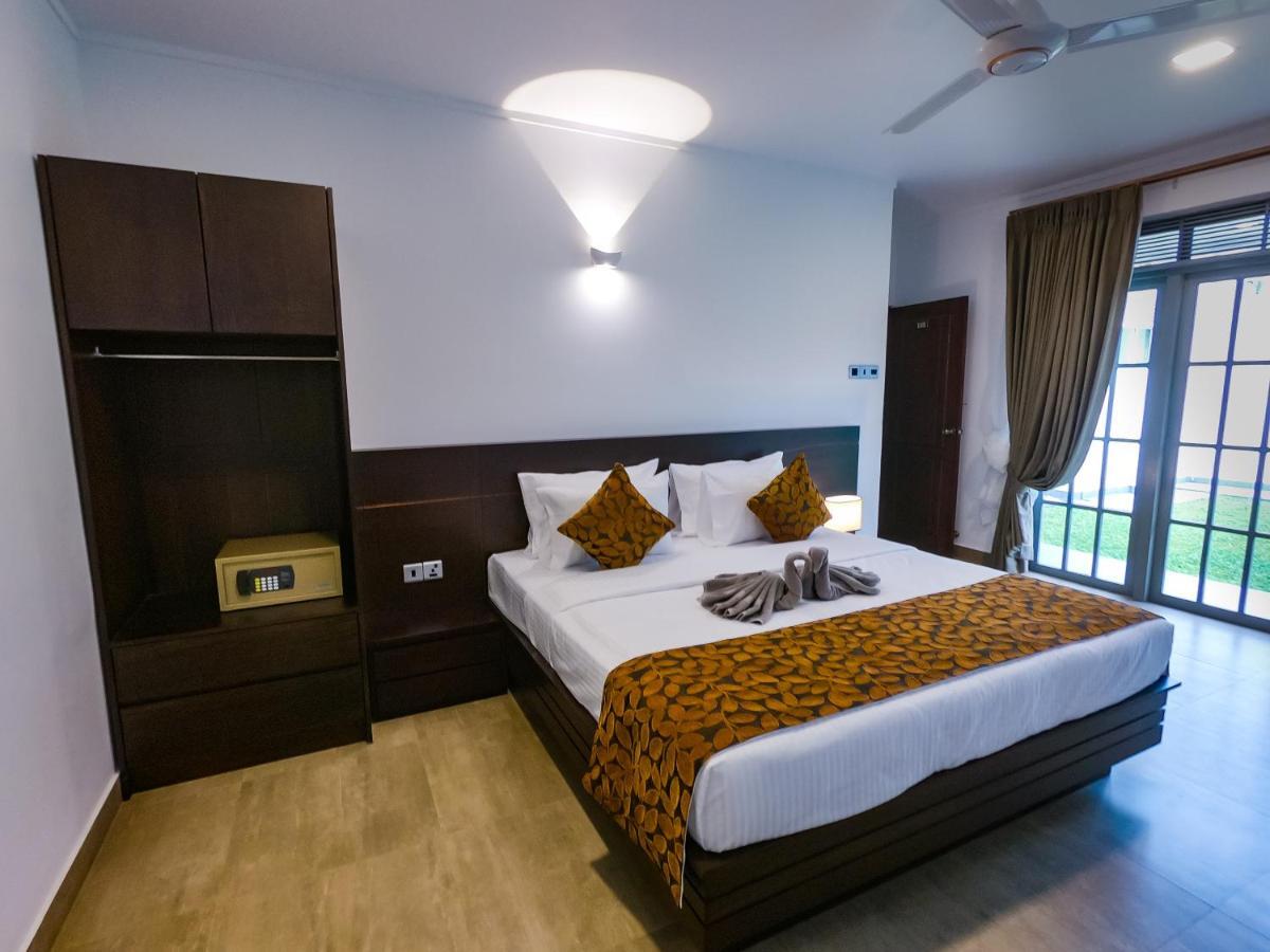 Bony'S Holiday Inn Negombo Esterno foto