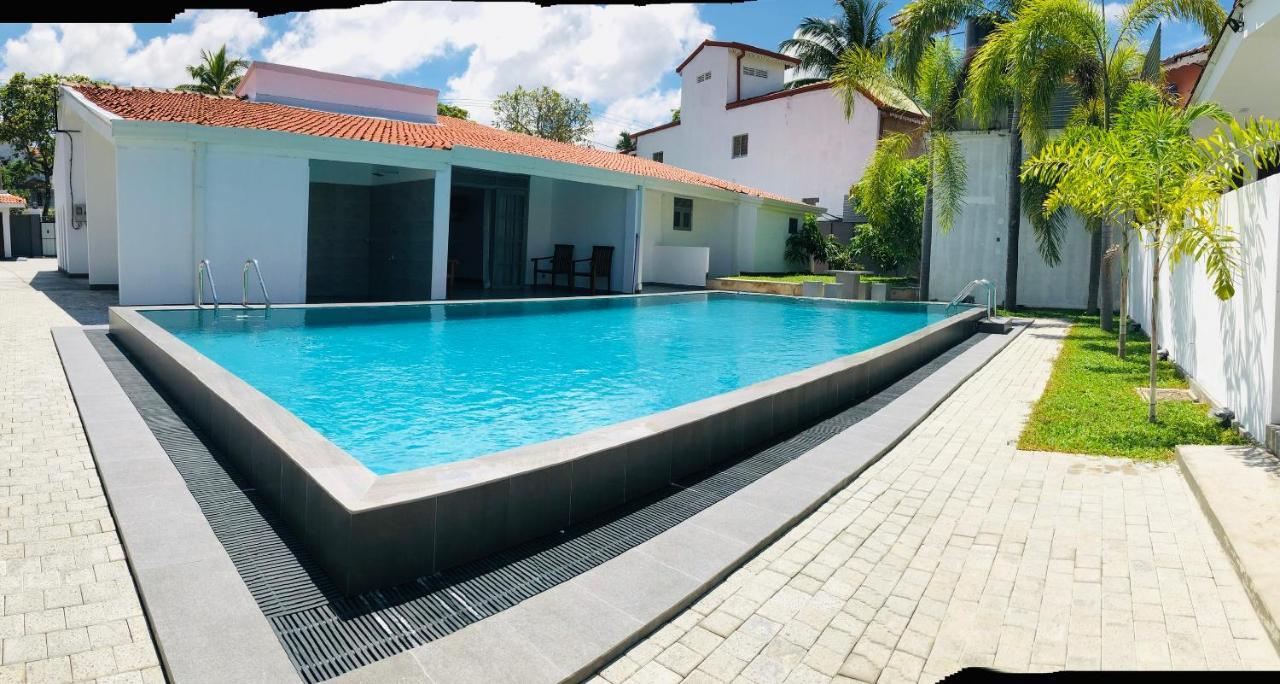 Bony'S Holiday Inn Negombo Esterno foto