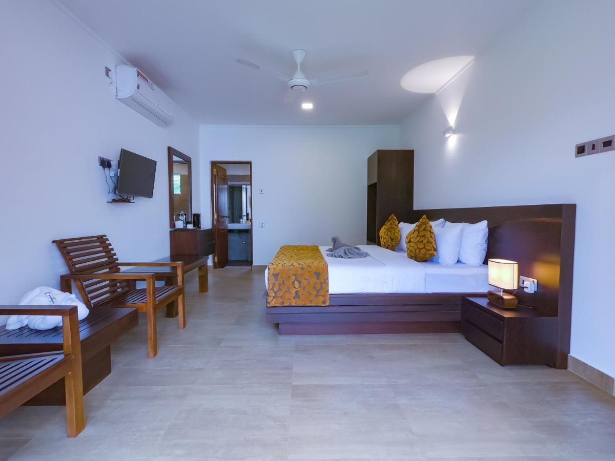 Bony'S Holiday Inn Negombo Esterno foto