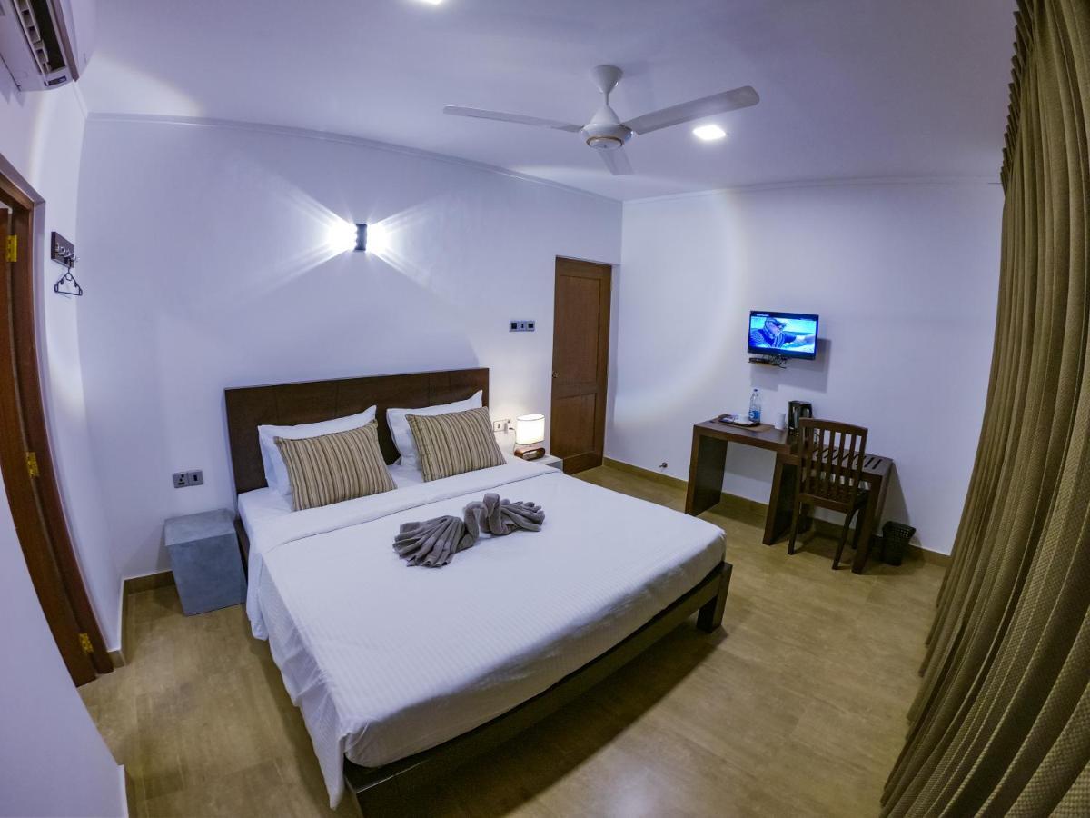 Bony'S Holiday Inn Negombo Esterno foto